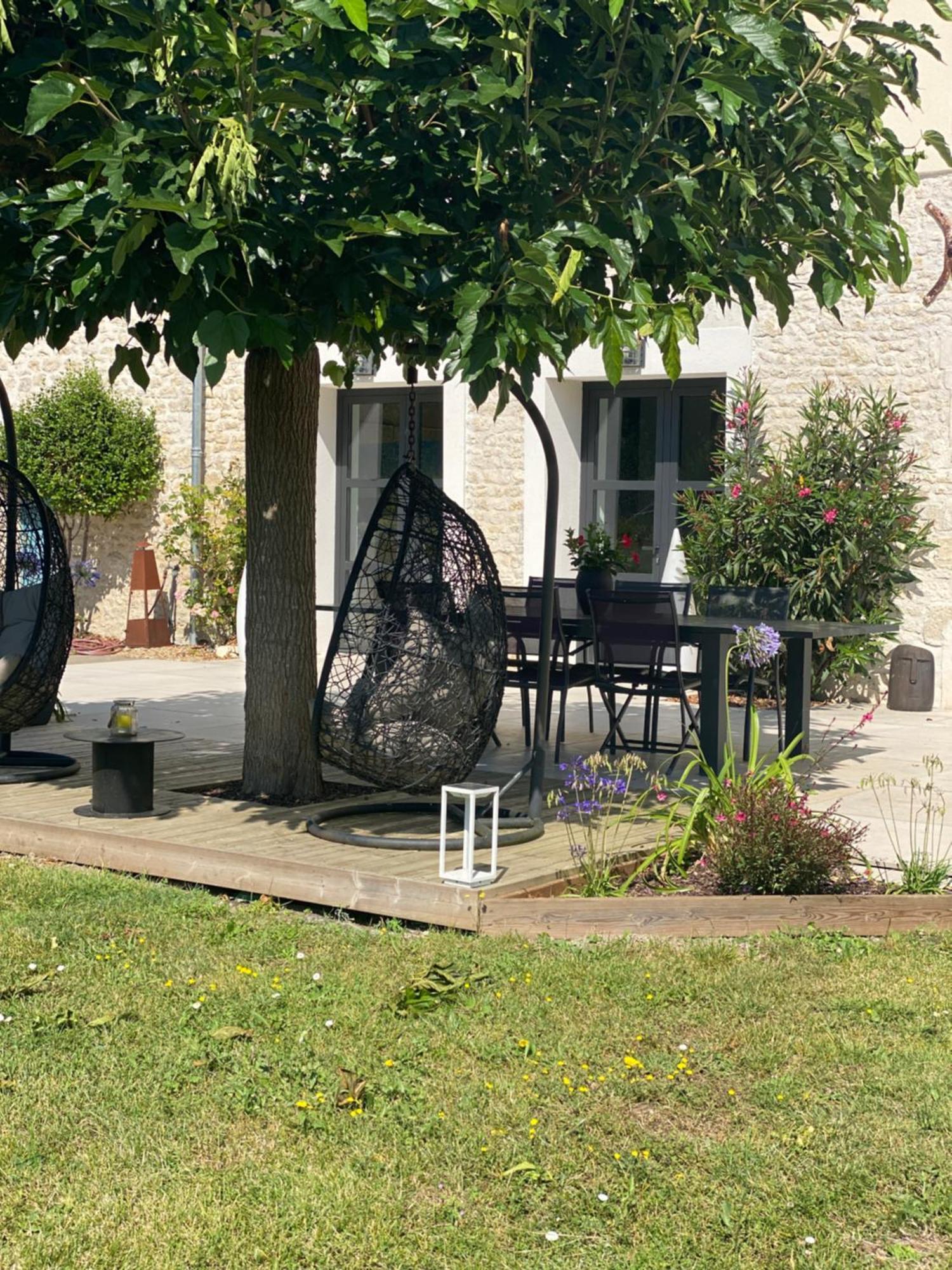 La Chaumeauniere Bed & Breakfast Aigrefeuille-dʼAunis Екстериор снимка